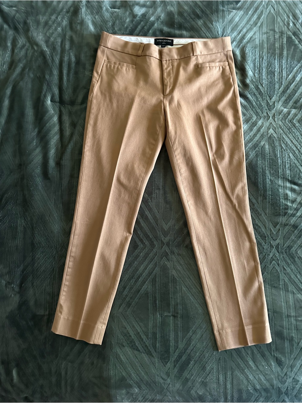 Women’s Banana Republic Sloan Khaki slacks.